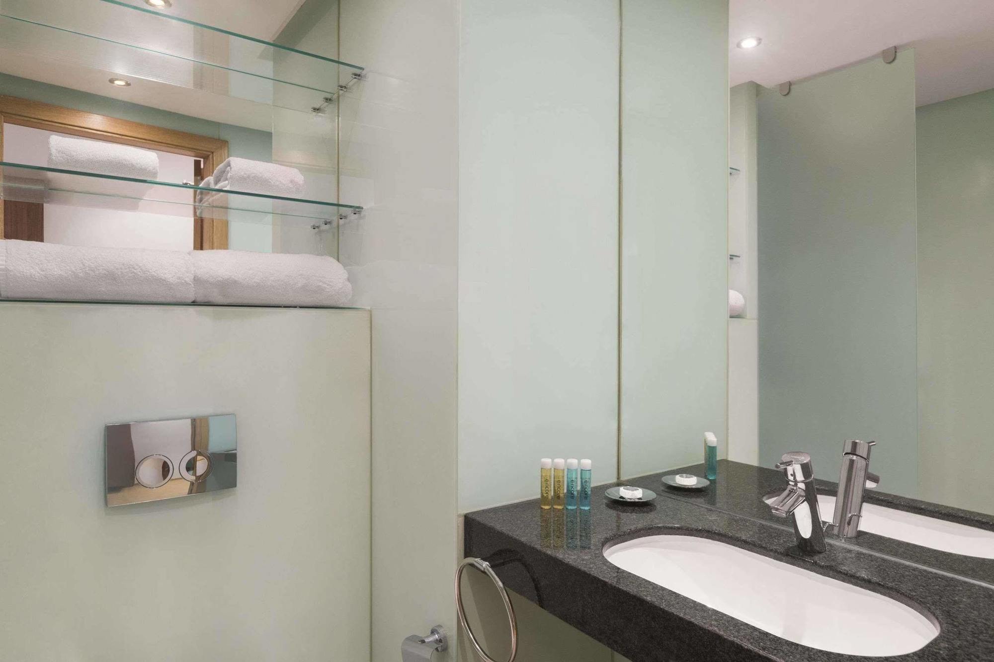 Hotel Ramada Encore By Wyndham 3*